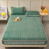 NNEAGS 2X Green 153cm Wide Mattress Cover Thick Quilted Fleece Stretchable Clover Design Bed Spread Sheet Protector with Pillow Covers