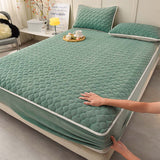 NNEAGS 2X Green 153cm Wide Mattress Cover Thick Quilted Fleece Stretchable Clover Design Bed Spread Sheet Protector with Pillow Covers