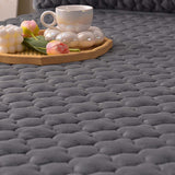 NNEAGS Grey 183cm Wide Mattress Cover Thick Quilted Fleece Stretchable Clover Design Bed Spread Sheet Protector with Pillow Covers