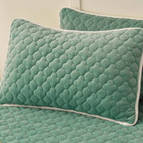 NNEAGS 2X Green 153cm Wide Mattress Cover Thick Quilted Fleece Stretchable Clover Design Bed Spread Sheet Protector with Pillow Covers