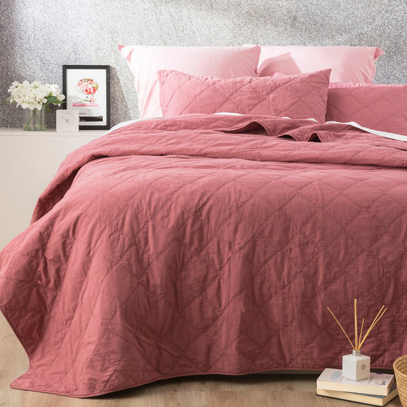 NNEDSZ Attwood Vintage Stone Washed Cotton Quilted Rose Coverlet Set by Renee Taylor Queen/King