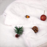 Christmas Table Runner, Faux Fur Table Runner Winter Snowy Soft Elegant White Table Runner for Christmas Table Decorations Bed Cabinet Shelf