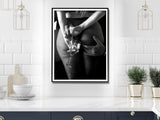 NNEDSZ Wall Art 40cmx60cm Woman Drinking Wine In The Bar, Black Frame Canvas
