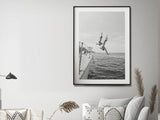 NNEDSZ Wall Art 50cmx70cm Black and White Ocean Jump, Black Frame Canvas