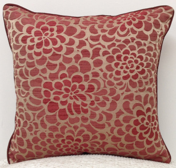 NNEDSZ Flower Petal Design Cushion Cover Maroon