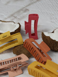 NNEDSZ Claw Clip - Medium Elongated Rectangle - Peach
