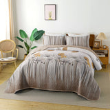 NNEDSZ Kaleidoscope Quilted bedspread and pillowcovers set: Vibrant and Fun - Queen size