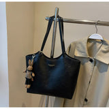 NNEDSZ Black Elegant Black PU Leather Tote Bag with Cute Bear Keychain - Large Capacity Handbag for Women (38 x 26 x 13 cm)