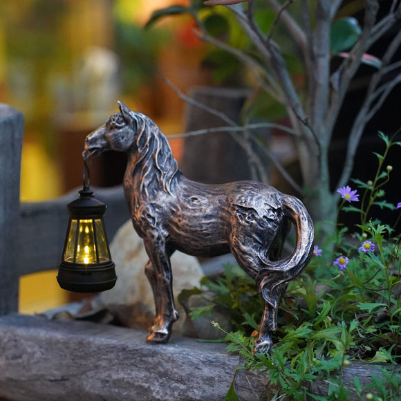 NNEDSZ Brown Solar-Powered Horse Statue with LED Lantern - Rustic Outdoor Garden Ornament