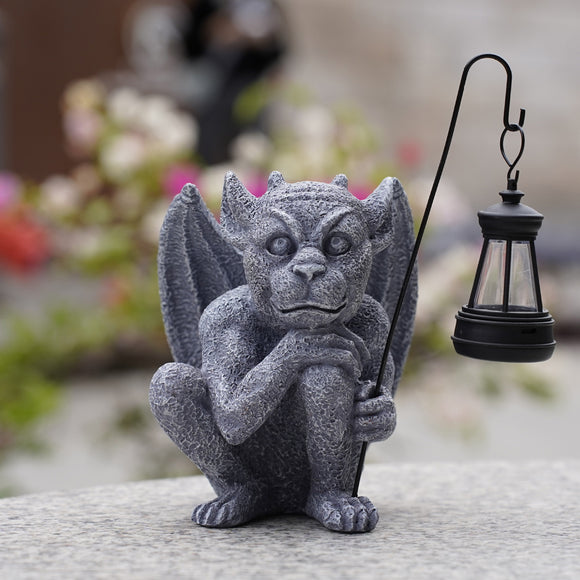 NNEDSZ Solar-Powered Gargoyle Statue with LED Lantern – Gothic Outdoor Halloween Garden Decor