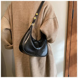 NNEDSZ Black Vintage PU Leather Shoulder Bag - Women's Simple and Stylish Tote Bag for Commuting and Casual Use