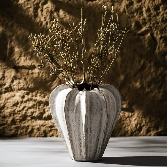 NNEDSZ Charming White Ceramic Vase – Stylish Home Decor Accent for Flowers and Decorative Arrangements