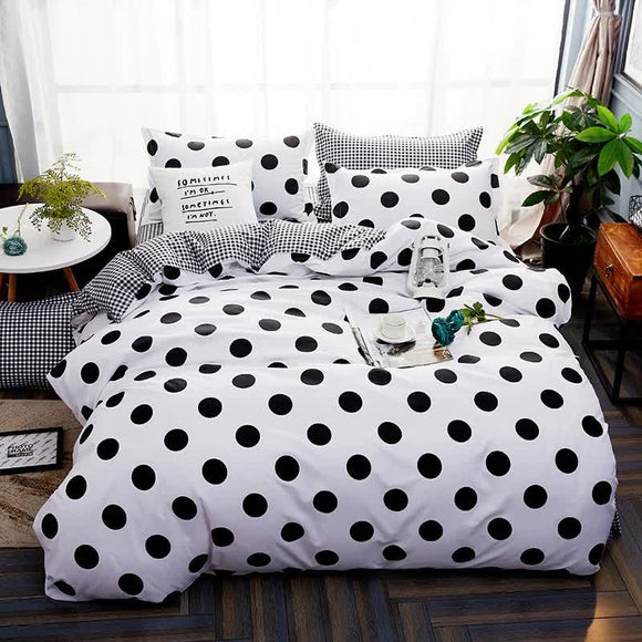 NNEDSZ Black Polka Dot Premium Three-Piece Bedding Set - Comfortable Polyester with Adjustable Corner Straps (Quilt Cover 230*230CM + Pillowcase 51*76CM*2)