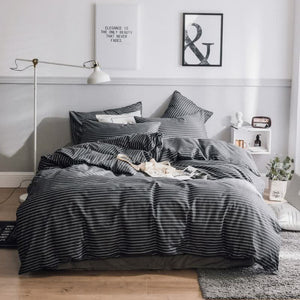 NNEDSZ Black Stripes Three-Piece Bedding Set - Comfortable Polyester with Adjustable Corner Straps (Quilt Cover 200*230CM + Pillowcase 51*76CM*2)