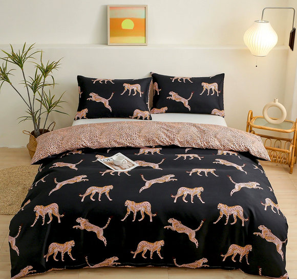 NNEDSZ Black leopard print Three-Piece Bedding Set - Comfortable Polyester with Adjustable Corner Straps (Quilt Cover 173*230CM + Pillowcase 51*76CM*2)