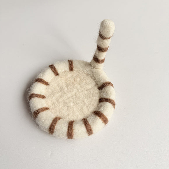 NNEDSZ 2 Pcs White Handmade Wool Felt Cat Coasters - Cute Tiger Design, Heat-Resistant Table Mats