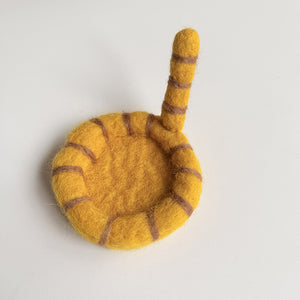 NNEDSZ 2 Pcs Yellow Handmade Wool Felt Cat Coasters - Cute Tiger Design, Heat-Resistant Table Mats