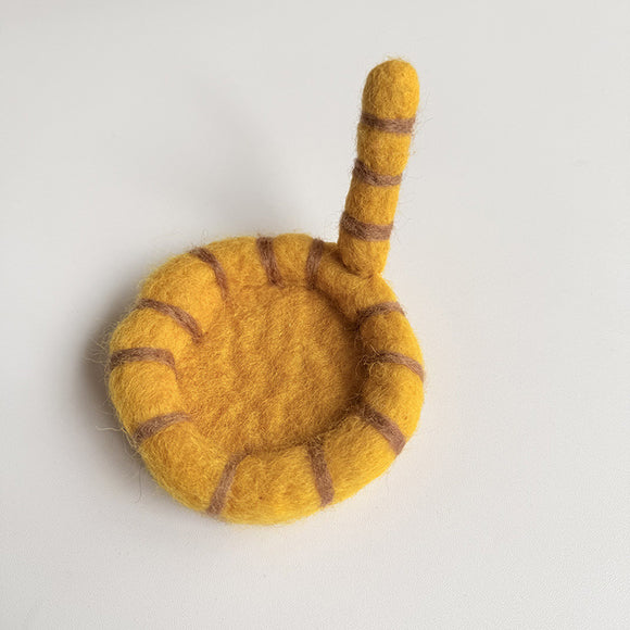 NNEDSZ 2 Pcs Yellow Handmade Wool Felt Cat Coasters - Cute Tiger Design, Heat-Resistant Table Mats