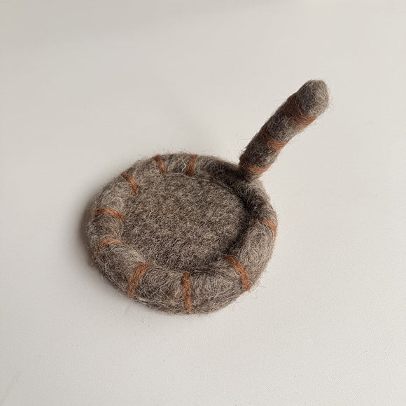 NNEDSZ 2 Pcs Brown Handmade Wool Felt Cat Coasters - Cute Tiger Design, Heat-Resistant Table Mats
