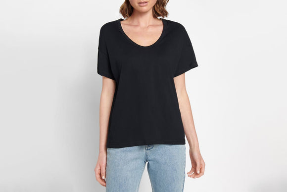 NNEKG Womens Light Scoop Tee (Nu Black Size XS)