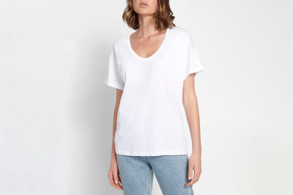 NNEKG Womens Light Scoop Tee (Nu White Size XS)