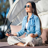 NNEMB 4pc Outdoor Day Bed-Light Wicker and Off White Canopy