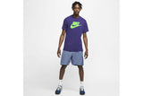 NNEKG Mens Sportswear Icon Futura Tee (Court Purple Green Strike Size XL)