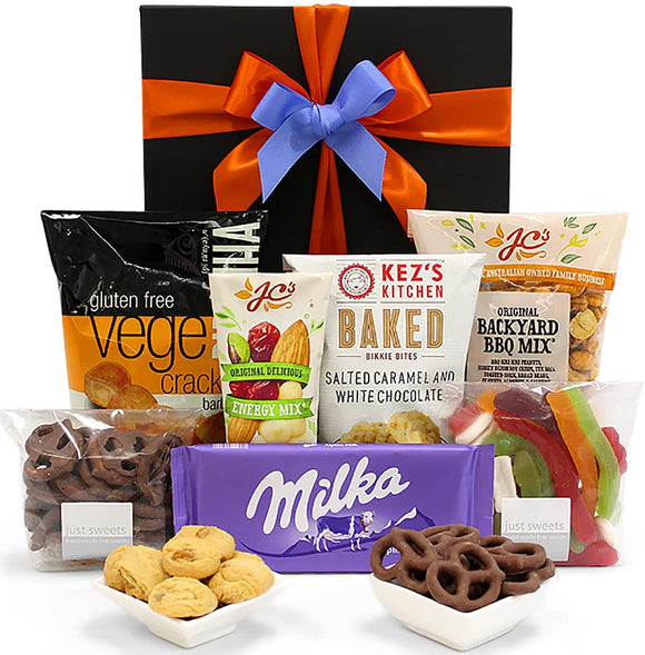 NNEDSZ Snack Lover Gift Hamper with Vege Crackers, Choc Pretzels, White Choc Bites, Nut Mix and Snakes - Sweet & Savoury Hamper for Birthdays, Christmas, Easter, Weddings, Anniversaries, Office Parties
